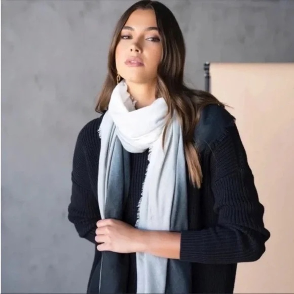 NIP [Cushnie] Grey Horizon Ombré Fringe Scarf Wrap Butter Soft Oversized Cozy